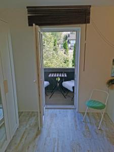 Balkón nebo terasa v ubytování Münsing Nähe Starnberger See, schöne Ferienwohnung, Gästewohnung 125qm EG und OG KONTAKTFREI