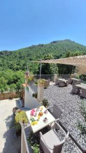 a patio with a table and chairs and a mountain at U Sortipiani in Sortipiani