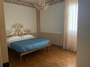 A bed or beds in a room at Villa Mario - Casa Vacanze