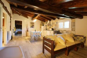 Posezení v ubytování Ondarbaso Apartamentos Rurales III + 22 fotografií