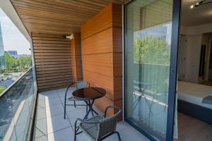 Balcon ou terrasse dans l'établissement City Park Delight: Studio with Scenic Views