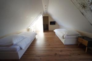 two beds in a room with a attic at "SANO" Apartments - Herdecke - Maisonette - Balkon - Tiefgarage in Herdecke