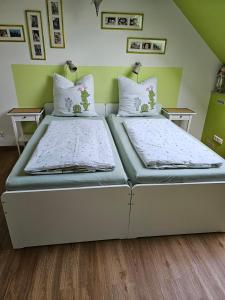 two beds sitting next to each other in a room at Ferienwohnung Otschik in Glan-Münchweiler