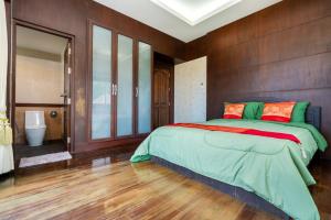 Postel nebo postele na pokoji v ubytování Orchid Pool Villa Phuket