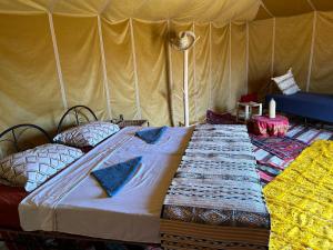Un ou plusieurs lits dans un hébergement de l'établissement Authentique berber Camp