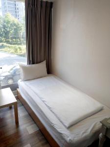 Voodi või voodid majutusasutuse 慶爾喜旅館長沙館Cheers Loft Self Check-in Hotel toas
