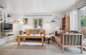 Posezení v ubytování 3 Bedroom Gorgeous Home In Thyholm