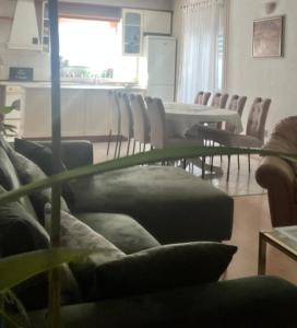 Posezení v ubytování Quite beautiful apartment in the Split Neda with 4bedrooms