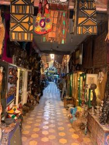 a hallway of a store with a long aisle at Riad En exclusivité a 99 euros avec 5 chambres in Marrakesh