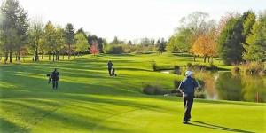 Kemudahan golf di homestay atau berdekatan