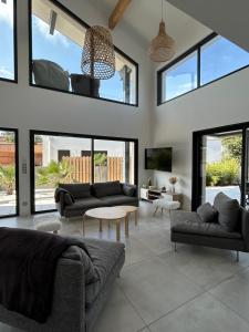 Posezení v ubytování VILLA Grain De Sable PROCHE PLAGE, GOLF AVEC PISCINE