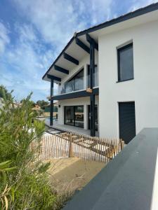 Budova, kde se vila nachází