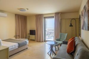 Postel nebo postele na pokoji v ubytování Yehelim Boutique Hotel