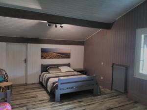 a bedroom with a bed and a blue bench at VILLA LA PAVOTTE 4* 11 PERSONNES.PISCINE CHAUFFEE.JACCUZY OPTION. in Mimizan