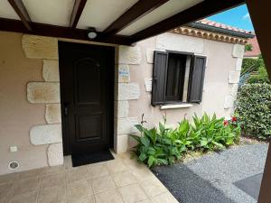 Afbeelding uit fotogalerij van Maison Hyacinthe of Tournesol geniet in luxe in Castelnaud La Chapelle