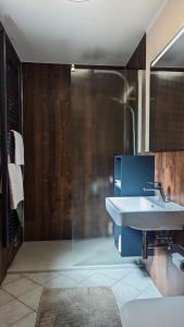 A bathroom at Ferienwohnung Spielzeughof