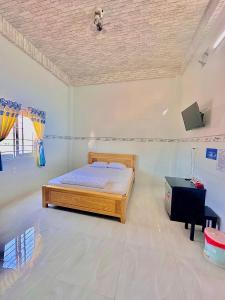 Giường trong phòng chung tại Thành Trinh hotel đảo Phú Quý