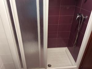 Ein Badezimmer in der Unterkunft Pensión KM66 Palas de Rei