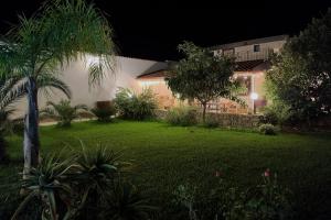 Vonkajšia záhrada v ubytovaní Villa Ramadia