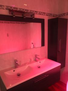 Koupelna v ubytování Chambre d'hôtes le Vivaldi + 23 fotografií
