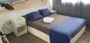Łóżko lub łóżka w pokoju w obiekcie Apartamento muy cercano a playas y pueblo Puerto del Carmen