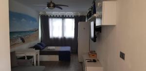 Telewizja i/lub zestaw kina domowego w obiekcie Apartamento muy cercano a playas y pueblo Puerto del Carmen