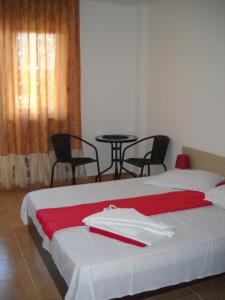Giường trong phòng chung tại Vila Bucura 19