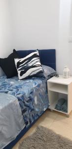 Ein Bett oder Betten in einem Zimmer der Unterkunft Apartamentos en Madrid