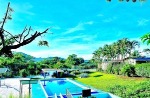 Бассейн в Club&balneario Las Estufas или поблизости