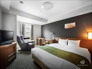 Телевизор и/или развлекательный центр в Daiwa Roynet Hotel Kyoto Shijo Karasuma