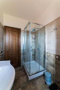 a bathroom with a glass shower and a toilet at Villa vicino al mare in Palidoro
