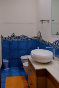 A bathroom at Vuemme 97