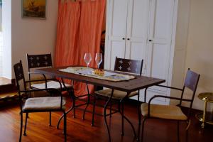 A seating area at Vuemme 97