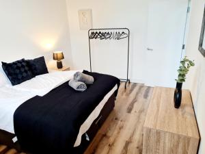 a bedroom with a large bed and a wooden floor at Burkhardt Hall- Parking Included- Sleeps 4 in Swindon