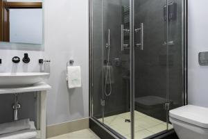 Koupelna v ubytování Alma Boutique Hotel