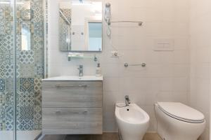 Ένα μπάνιο στο Doctor Guest House +47 φωτογραφίες