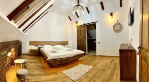 Postel nebo postele na pokoji v ubytování Casa de Lemn Arpasu de jos