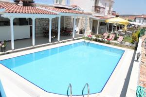 Bazén v ubytování Alacati Lucky Angel Hotel nebo v jeho okolí