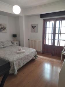 A bed or beds in a room at EL RINCON DE LUZ