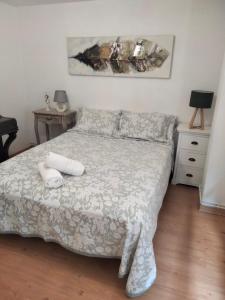 a bedroom with a bed with two towels on it at EL RINCON DE LUZ in Padrón