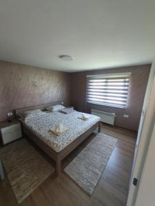 Кровать или кровати в номере Apartman Nikolina