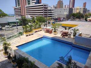 an overhead view of a swimming pool in a city at Via Venetto Flat Fortaleza Bera mar Meireles in Fortaleza