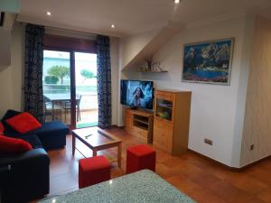 TV a/nebo společenská místnost v ubytování RESIDENCIAL EN SANXENXO_PORTONOVO
