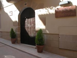 The facade or entrance of Hotel Portal Del Matarraña