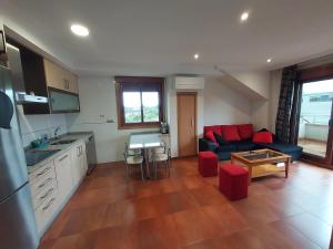 Kuchyň nebo kuchyňský kout v ubytování RESIDENCIAL EN SANXENXO_PORTONOVO