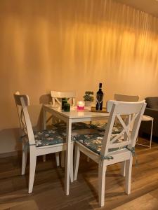 a table with two chairs and a table with a candle at Aura's Serenity Apartment in Vienna