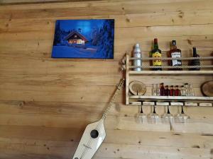 um batedor pendurado numa parede com garrafas e álcool em My house em Batumi