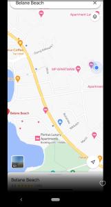 - une carte de la plage belge sur un téléphone portable dans l'établissement Apartman Snezana Kalimanj, à Tivat