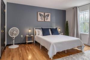 Ένα ή περισσότερα κρεβάτια σε δωμάτιο στο 3br private Apartment