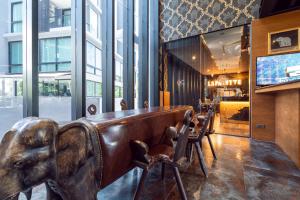 Μια τηλεόραση ή/και κέντρο ψυχαγωγίας στο 5 Stars Facilities Condo Kamala Beach